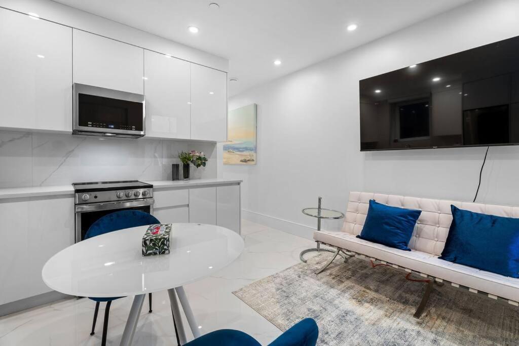 Brand New 2 Bedroom Point Grey Getaway Vancouver Extérieur photo