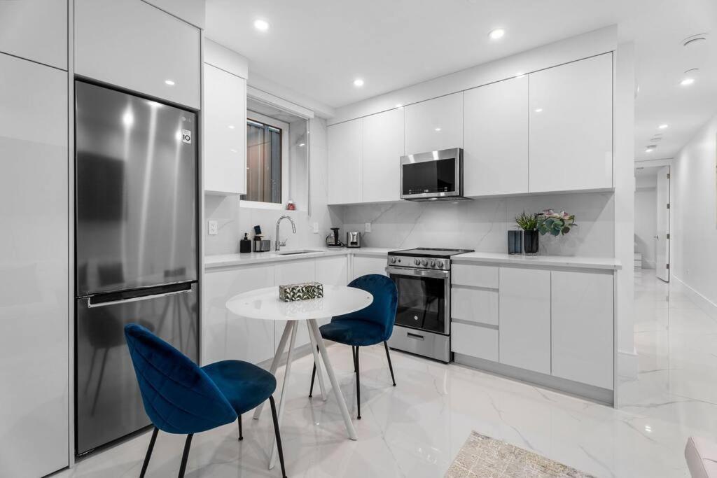 Brand New 2 Bedroom Point Grey Getaway Vancouver Extérieur photo